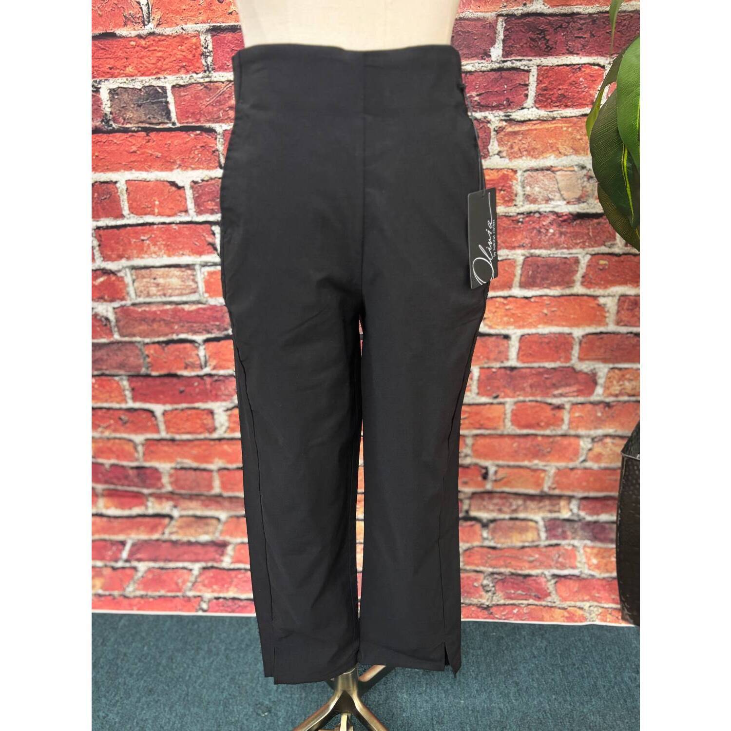 New Olivia By Habitat Women's Streamline Chic Pull-On Capri In Black